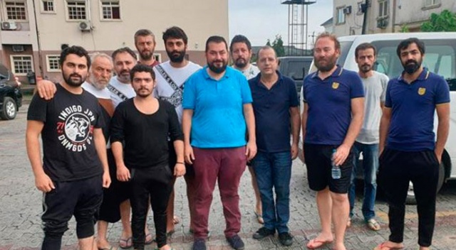 Kurtarılan Türk gemiciler yurda döndü! Yaşadıklarını böyle anlattı