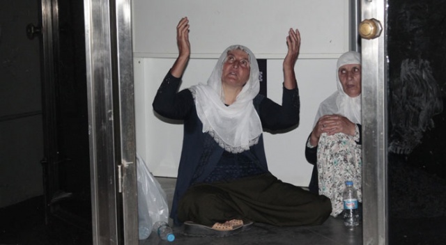Oğlu dağa kaçırılan  anne HDP binasında  oturma eylemi başlattı
