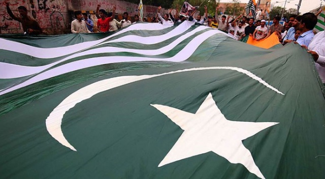 Pakistan, Hindistan ile ticari ilişkilerini resmen askıya aldı