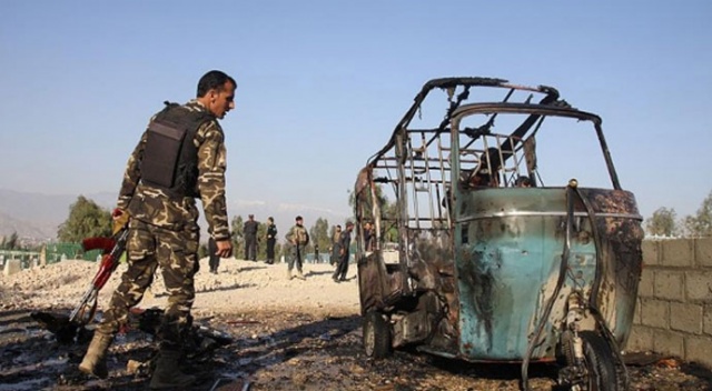 Afganistan&#039;da hava saldırısı: 30 sivil hayatını kaybetti