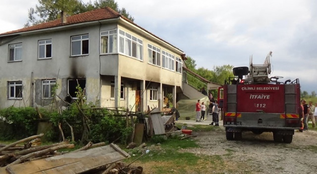 Düzce&#039;de korkutan ev yangını