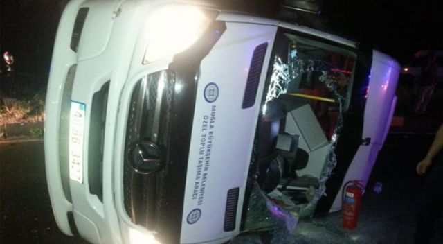 Fethiye&#039;de yolcu minibüsü ile otomobil çarpıştı: 14 yaralı