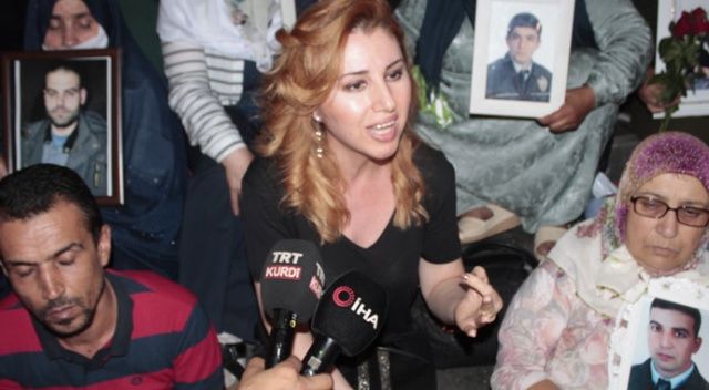 HDP il binası önünde eylem yapan annelere sanatçı Hülya Bozkaya’dan destek