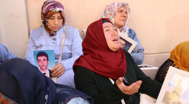 HDP&#039;liler ile oturma eylemi yapan aileler arasında gerginlik: Acılı anne sinir krizi geçirdi