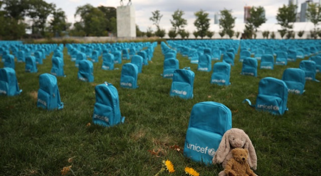 Üç bin 758 okul çantası ‘mezar taşı’ oldu
