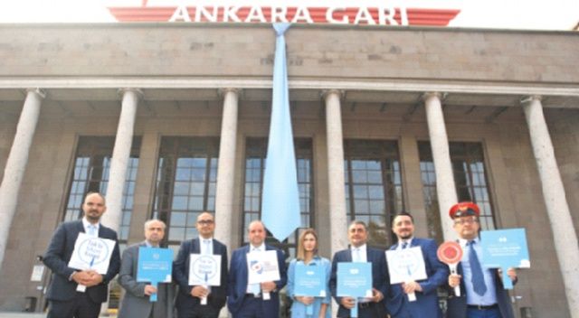 Ankara Garı Mavi Kravatlı