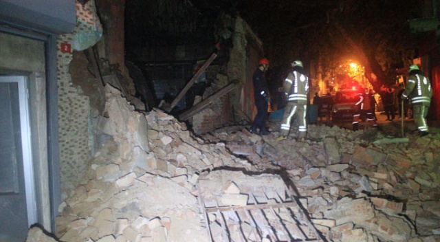 Beyoğlu&#039;nda boş bina çöktü