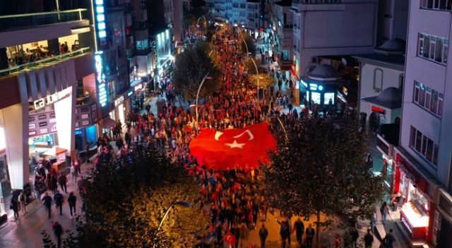 Bolu&#039;da yüzlerce kişi Barış Pınarı Harekatı&#039;na destek için yürüdü