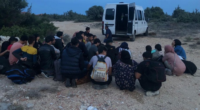 Çeşme’de 56 göçmen yakalandı