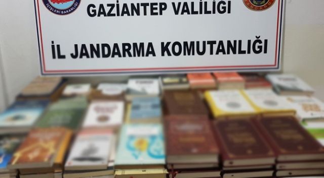 Gaziantep&#039;te DEAŞ destekli yazıların yer aldığı yasaklı kitaplar yakalandı