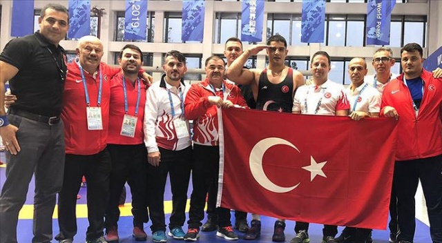 Milli güreşçi Taha Akgül altın madalya kazandı
