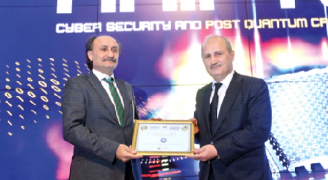 Prof. Dr. Mustafa Alkan’a üstün hizmet ödülü