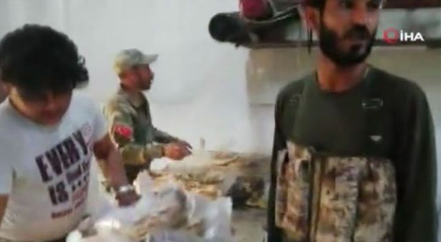 SMO askerleri Rasulayn&#039;da fırın açtı, sivillere ekmek yaptı