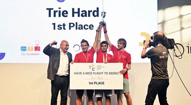 Ulusal Programlama Yarışmasını kazanan öğrenciler Avrupa yolcusu