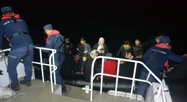 Ayvalık’ta 49 düzensiz göçmen Sahil Güvenlik’ten kaçamadı