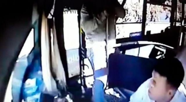 Engelli kartıyla otobüse binen şahıs şoföre saldırdı