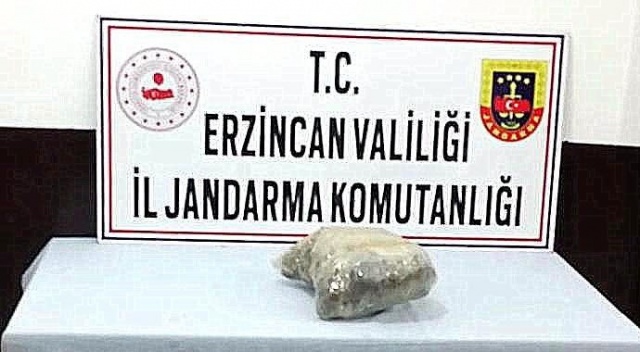 Erzincan&#039;da 875 gram kubar esrar ele geçirildi