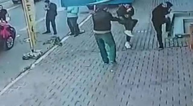 Esenyurt’ta 2 kişinin yaralandığı silahlı saldırı kamerada