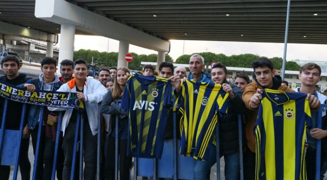 Fenerbahçe kafilesi İzmir&#039;de