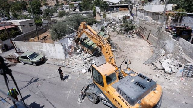 İsrail Batı Şeria ve Doğu Kudüs&#039;te Filistinlilerin evlerini yıktı
