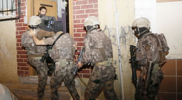 İstanbul&#039;da gece vakti terör operasyonu: Çok sayıda gözaltı var