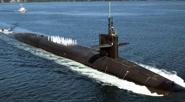 Piri Reis denizaltısı suya iniyor