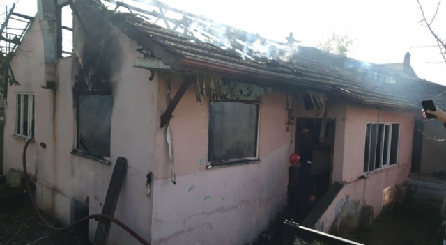 Sakarya&#039;da ev yangınında 2 çocuk yanarak hayatını kaybetti