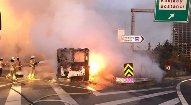 TEM Otoyolu&#039;nda otobüs alev alev yandı
