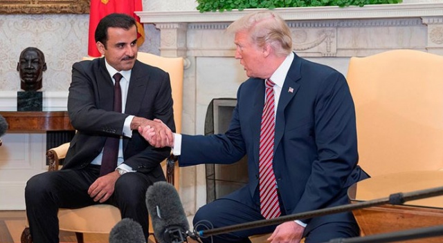 Trump, Katar Emiri ile Taliban&#039;ın serbest bıraktığı rehineleri görüştü