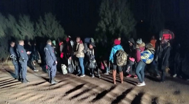 Ayvalık’ta 32 düzensiz göçmen ve 1 organizatör yakalandı