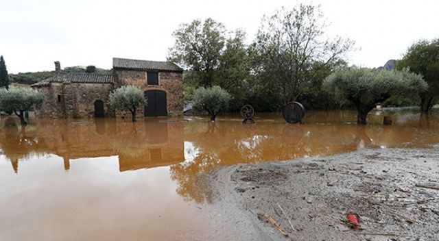 Fransa’da sel felaketi: 2 ölü, 5 yaralı