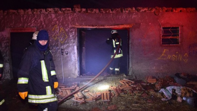 Konya&#039;da ahır yangınında 240 hayvan telef oldu