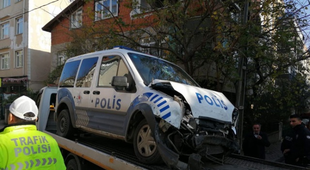 Polis dur ihtarına uymayan aracı kovaladı, kaza yaptı: 1 polis yaralı