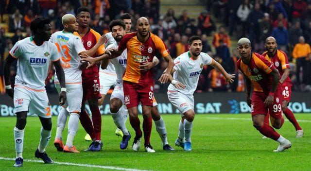 Süper Lig&#039;te 14. hafta maçında Galatasaray, Alanyaspor&#039;u 1-0 yendi