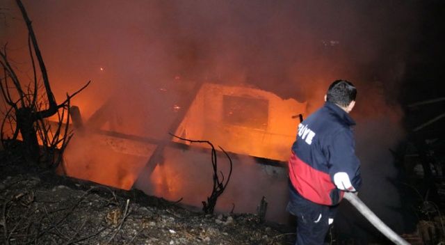 Zonguldak&#039;ta ev yangınında mahalleli korku dolu anlar yaşadı
