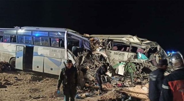 Cezayir&#039;de yolcu otobüsleri çarpıştı: 12 ölü, 46 yaralı