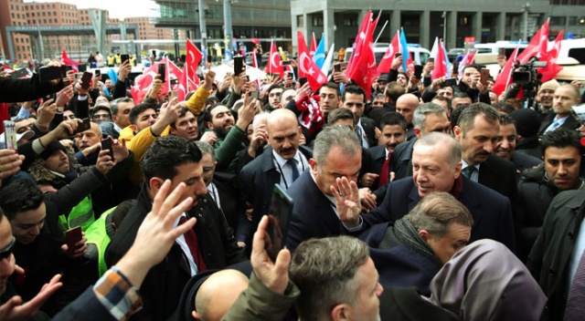 Cumhurbaşkanı Erdoğan&#039;a Almanya&#039;daki Türklerden sevgi gösterisi
