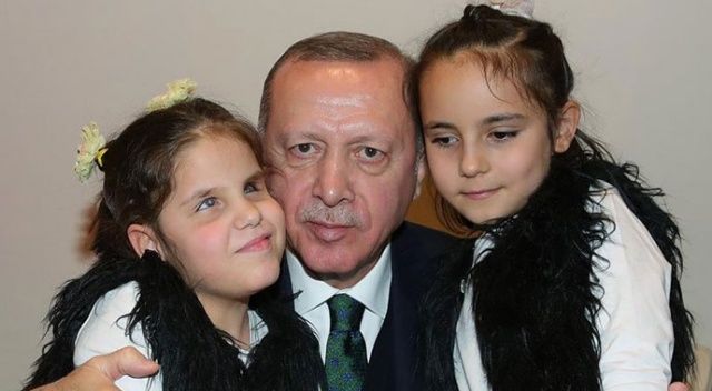Cumhurbaşkanı Erdoğan görme engelli öğrencileri kabul etti