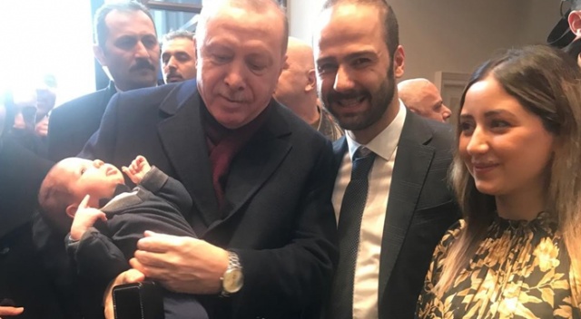 Cumhurbaşkanı Erdoğan, Mahir bebeğe altın taktı