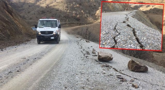 Depremden sonra yollar çatladı, dağlardan kopan kayalar yollara düştü