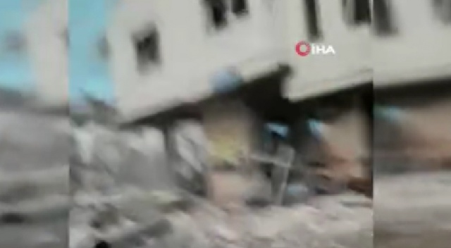 Esad ve Rus uçakları İdlib&#039;i vurdu: 5 ölü, 20 yaralı