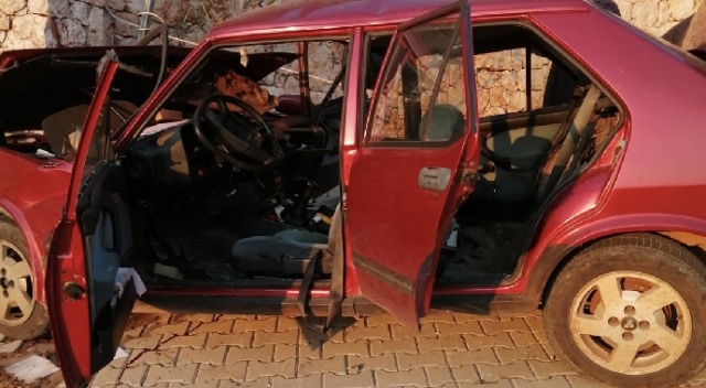 Freni boşalan otomobil duvara çarptı: 1 ölü, 1 yaralı