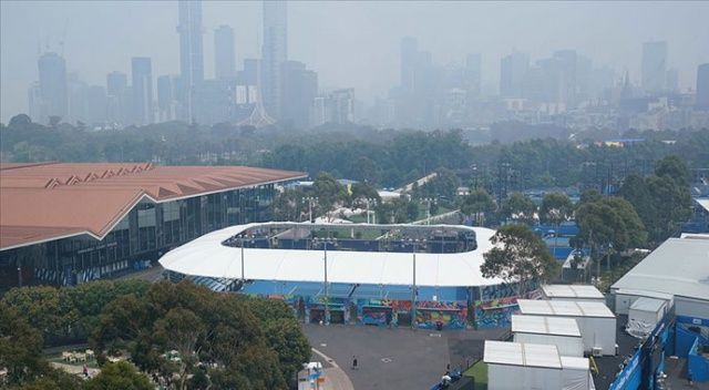 Hava kirliliği Avustralya Açık Tenis Turnuvası&#039;nı ilk günden etkiledi