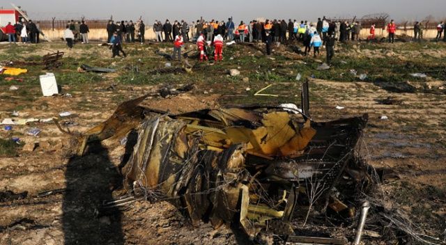 İran: Uçak &#039;yanlışlıkla&#039; füze isabet etmesi sonucu düştü