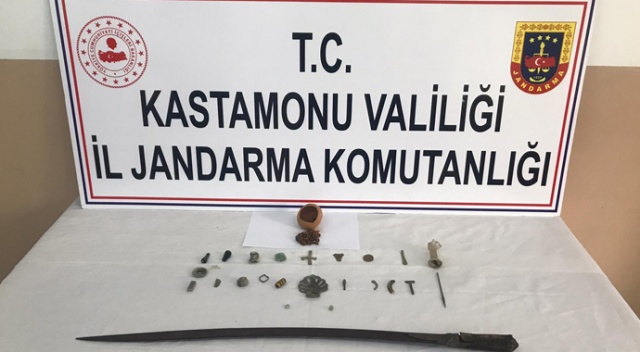 Jandarma ekiplerinden arkeolojik eser kaçakçılarına operasyon