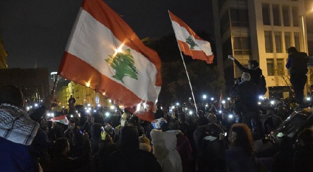 Lübnan&#039;da yeni hükümete karşı gösteriler sürüyor