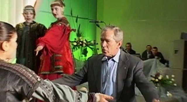 Putin ile Bush&#039;un birlikte dans ettiği görüntüler ortaya çıktı