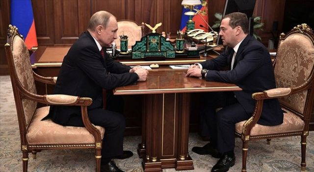 Rusya Başbakanı Dmitriy Medvedev, hükümetin istifa ettiğini duyurdu