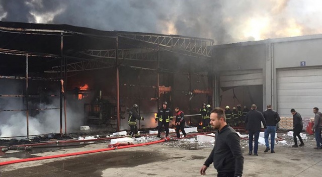 Samsun&#039;da plastik fabrikasında korkutan yangın