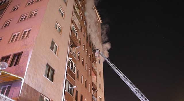 11 katlı bir apartmanda yangın paniği!